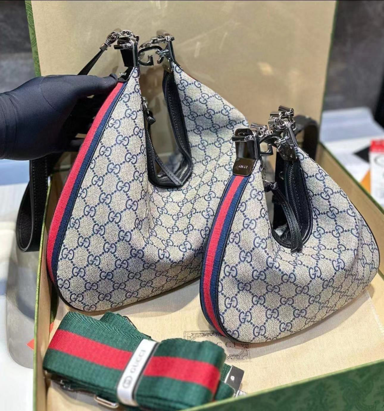 G-Classic Crossbag with Green Strap