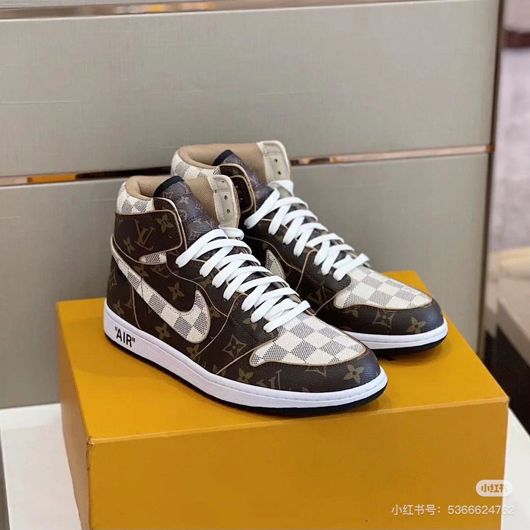 L- Hightop Sneakers
