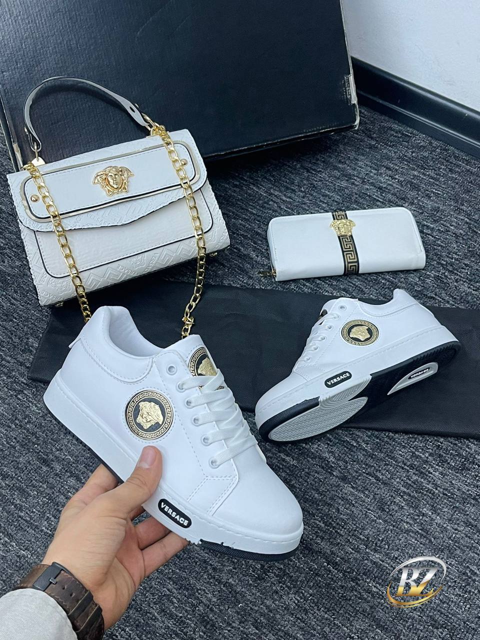 V- Tennis Shoe Set