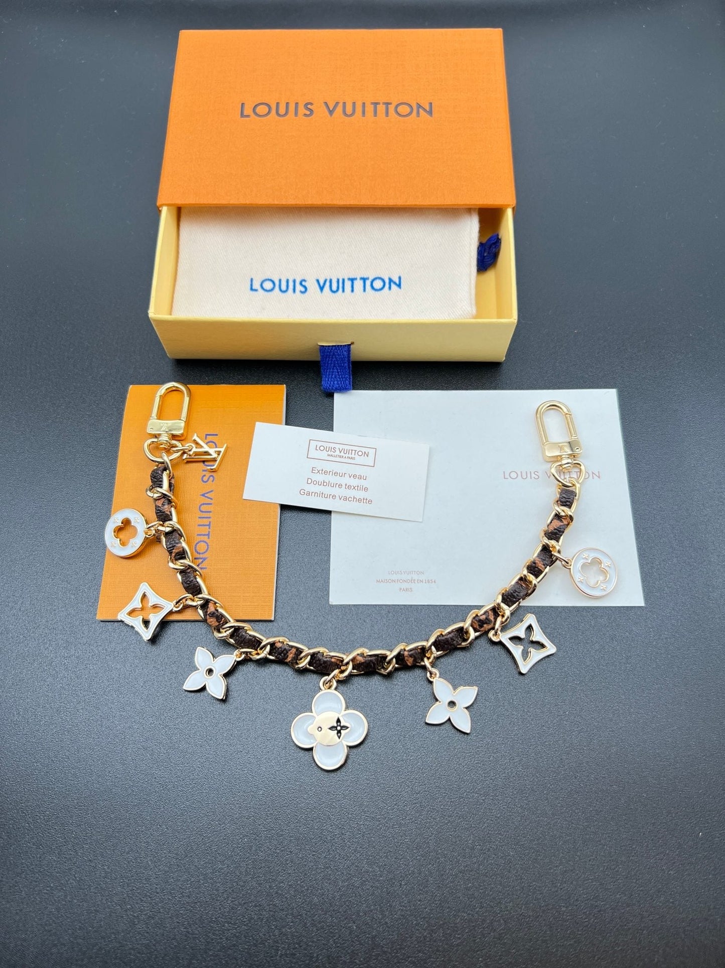 L- White Bag Charms (DP1208)