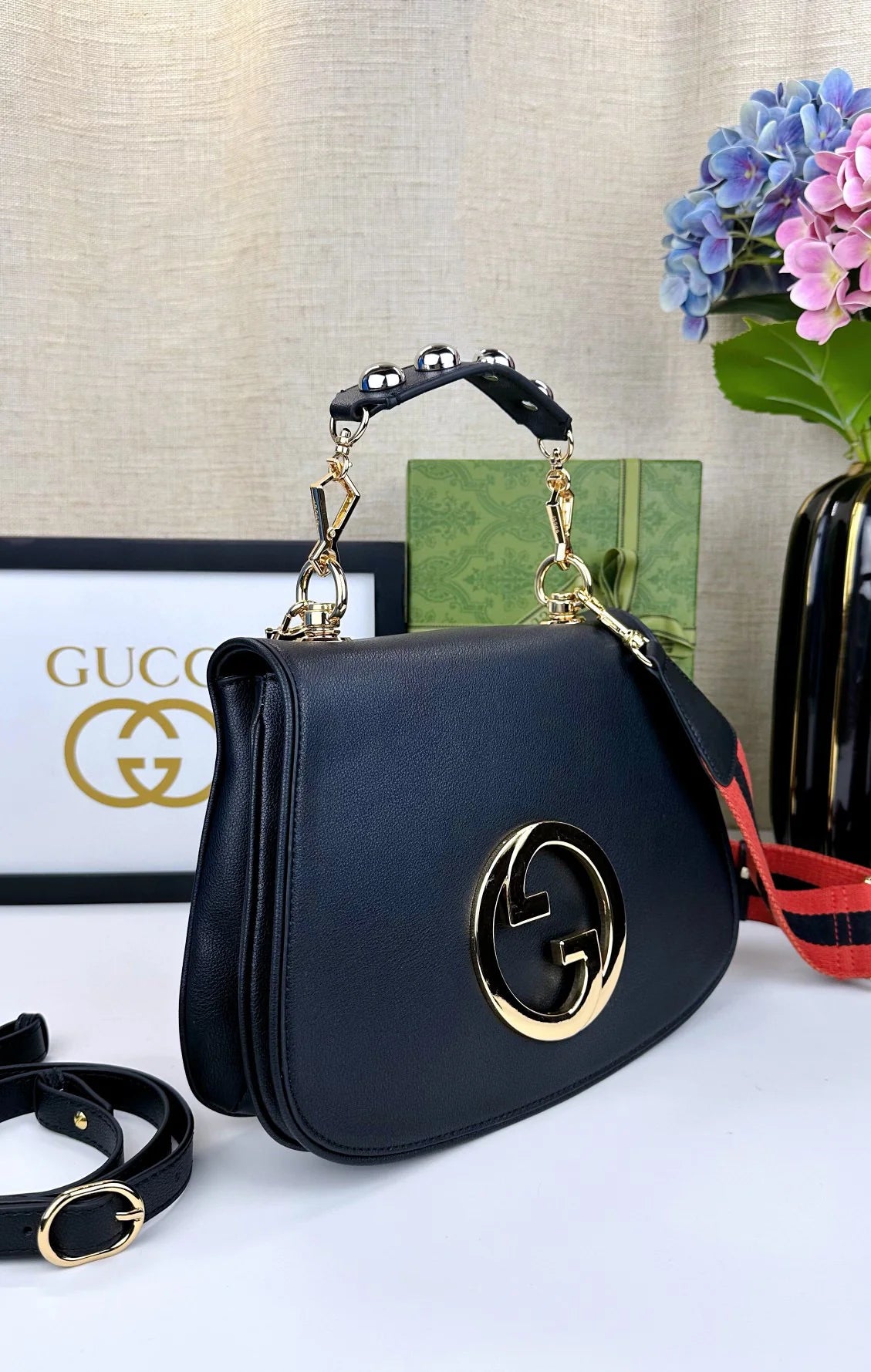 G-Round Interlocking Medium Shoulder Bag(699210）
