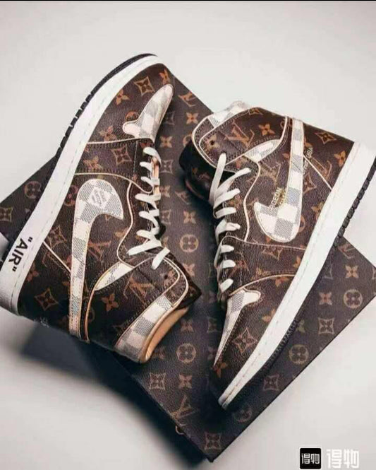 L- Hightop Sneakers
