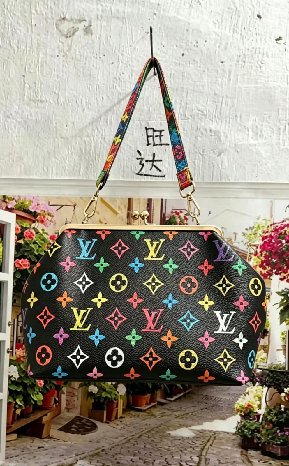 L-DESIGNER CLUTCH PURSE