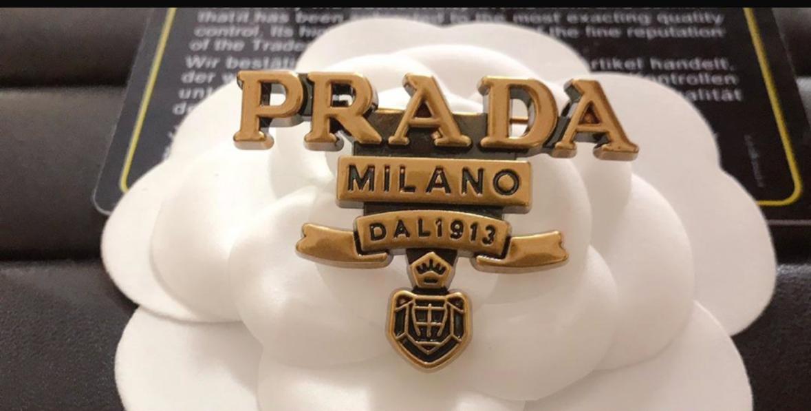 P-DESIGNER BROOCHES