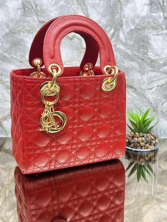 C- Handbag (B12D2)