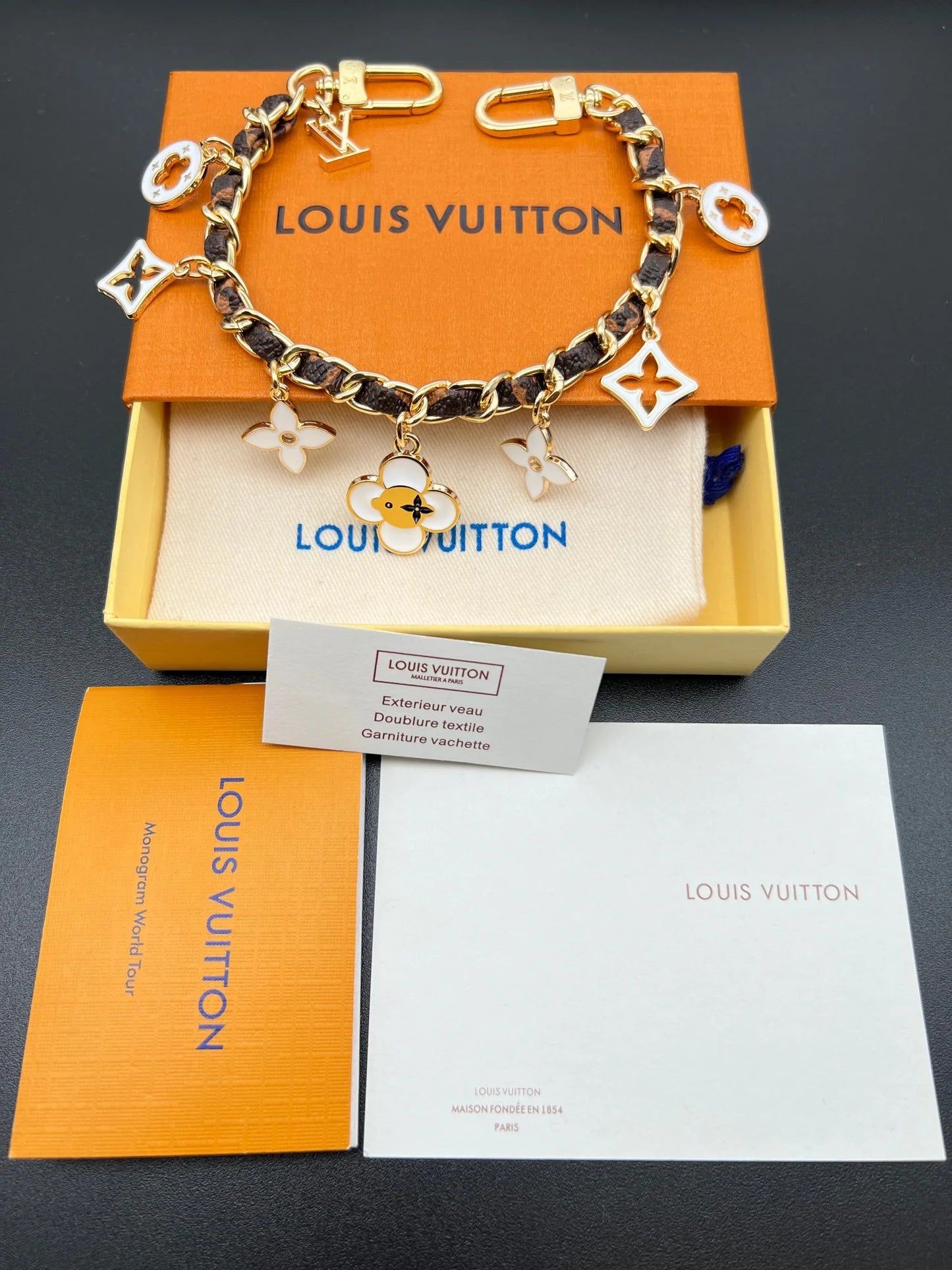 L- White Bag Charms (DP1208)