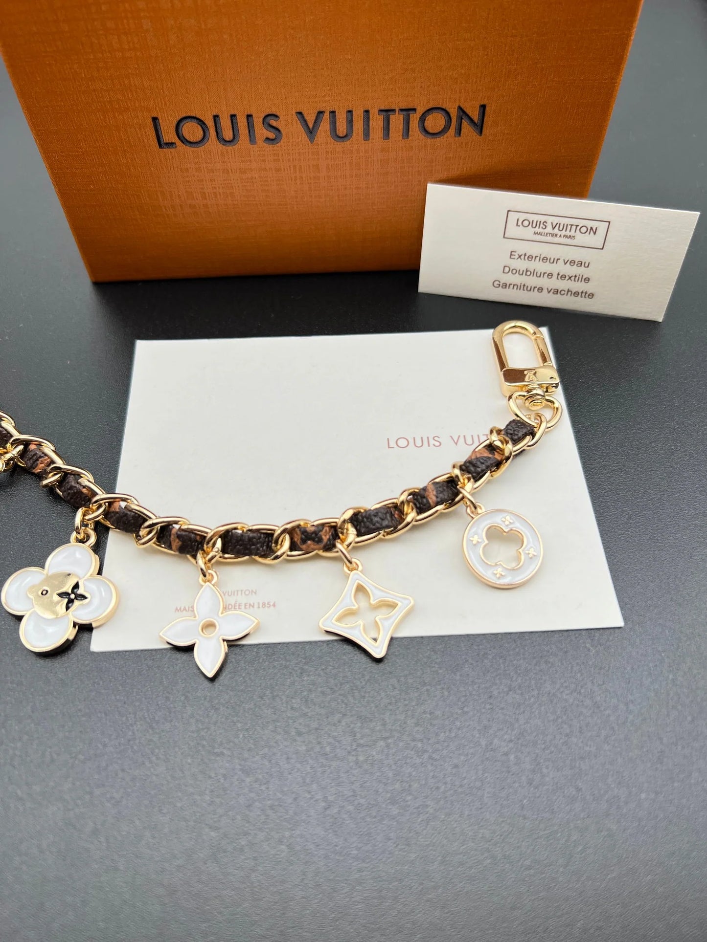 L- White Bag Charms (DP1208)