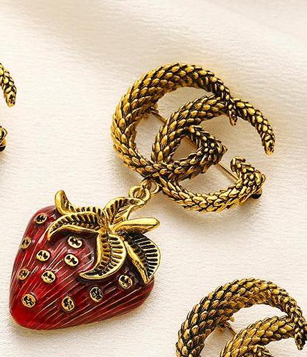 G-DESIGNER BROOCHES