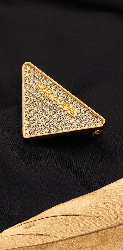 P-DESIGNER BROOCHES