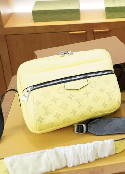 L-Crossbody Bag