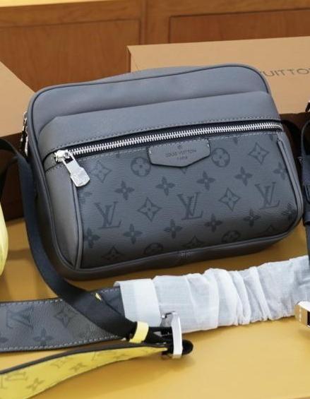 L-Crossbody Bag