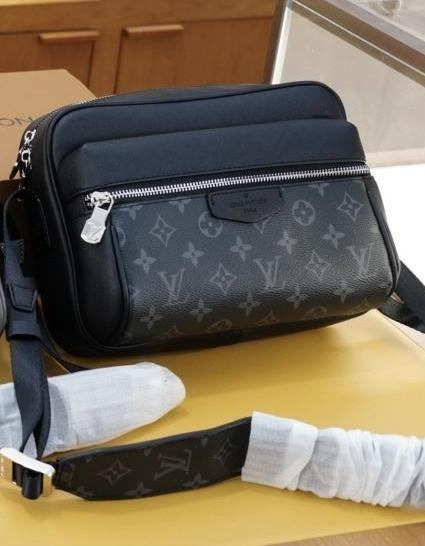 L-Crossbody Bag